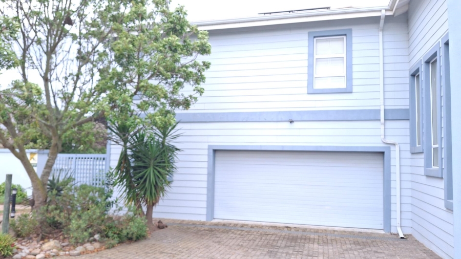 3 Bedroom Property for Sale in Boggomsbaai Western Cape